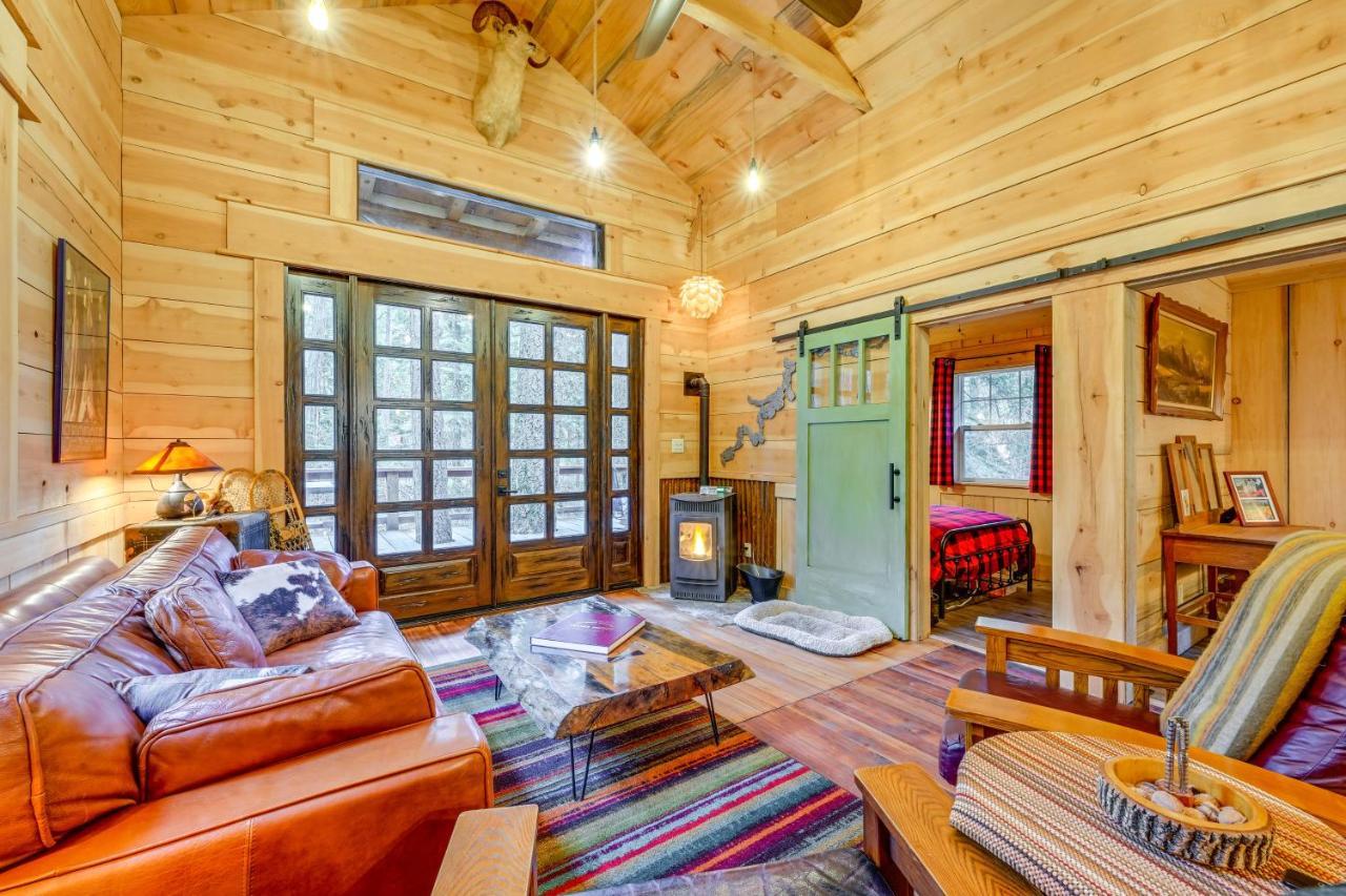Enchanting Creekside Cabin Near Kings Canyon Park! Badger Екстериор снимка