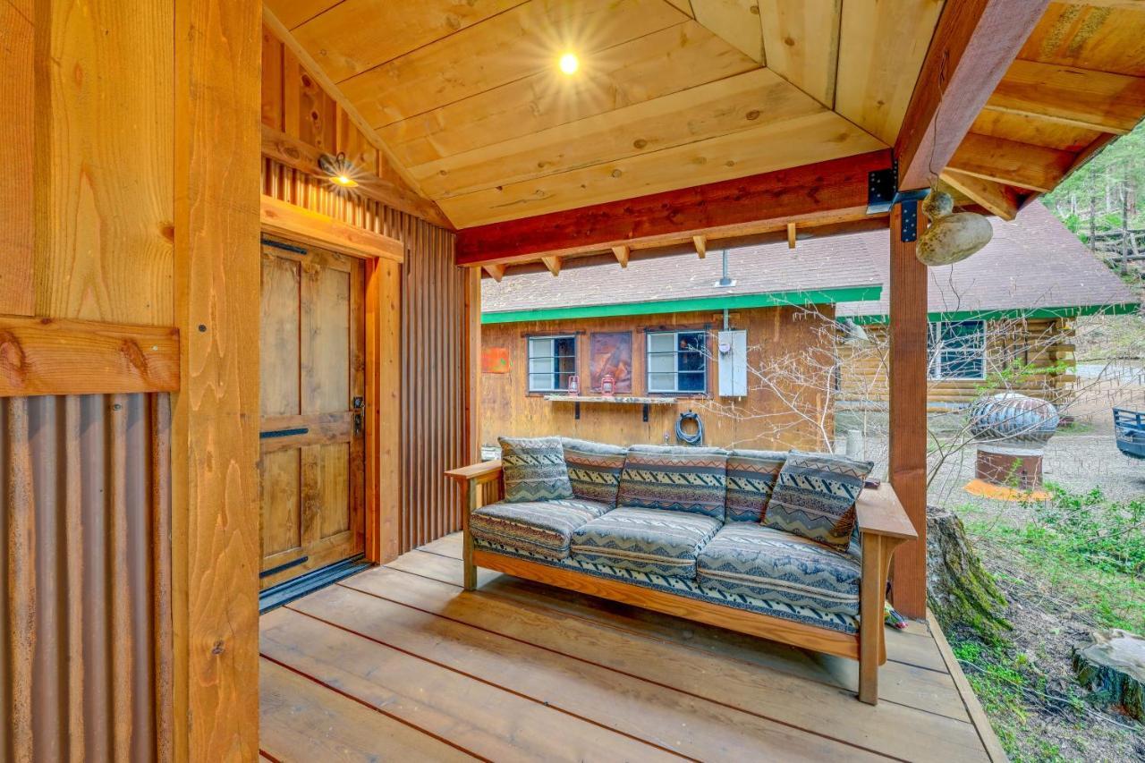 Enchanting Creekside Cabin Near Kings Canyon Park! Badger Екстериор снимка
